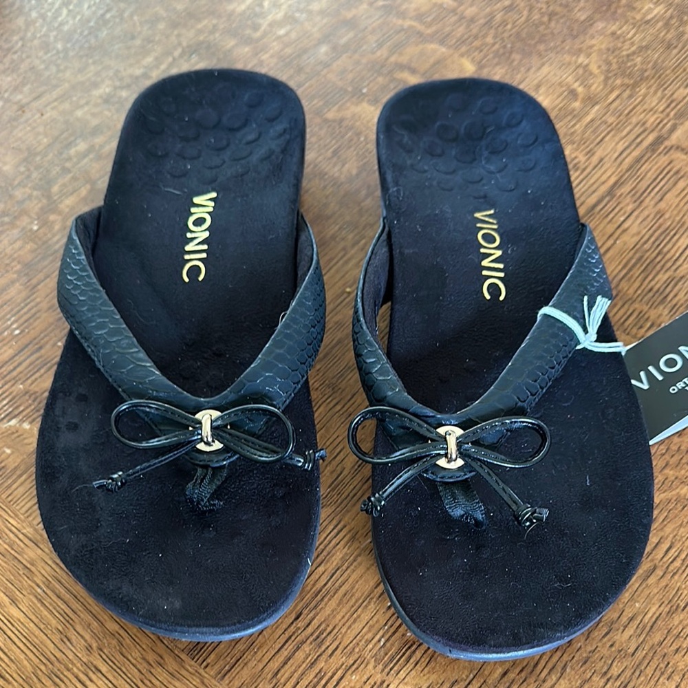 Vionic Women's Black Sandals size 9 wide